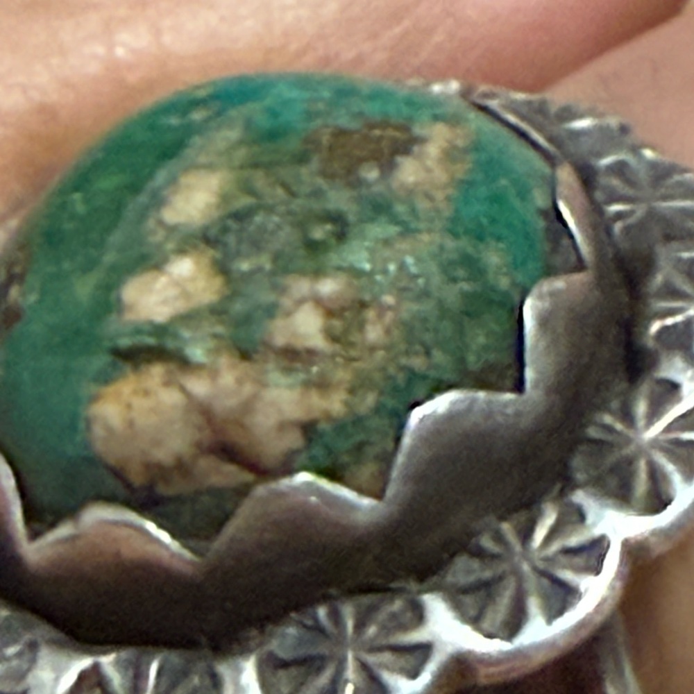 Vintage Silver scallop Royston turquoise Green Stone Ring, eight pointed flower.